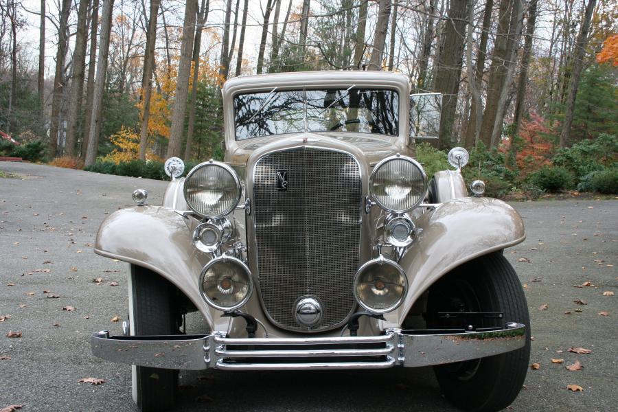  Cadillac V12 2/4-Passenger Rumble Seat Coupe 1933 года  (фото 2 из 4)
